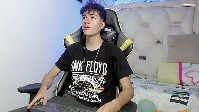 Snapshot of johnny_cagee chatting on November 2025 04:00:01 AM johnny cagee online show from November 2025 04:00:01 AM