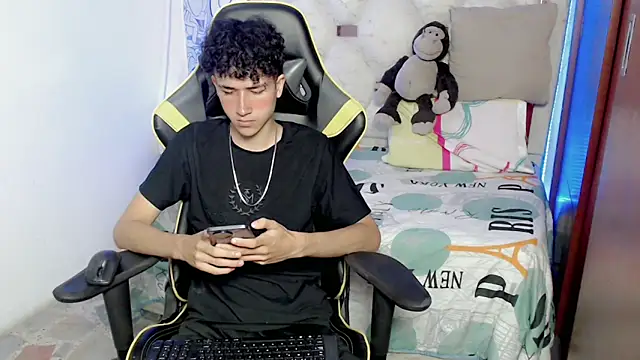 Snapshot of johnny_cagee chatting on November 2025 03:39:01 AM johnny cagee online show from November 2025 03:39:01 AM