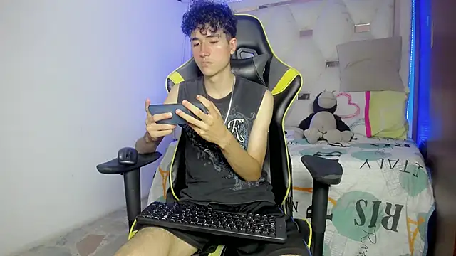 Snapshot of johnny_cagee chatting on November 2025 05:40:02 AM johnny cagee online show from November 2025 05:40:02 AM