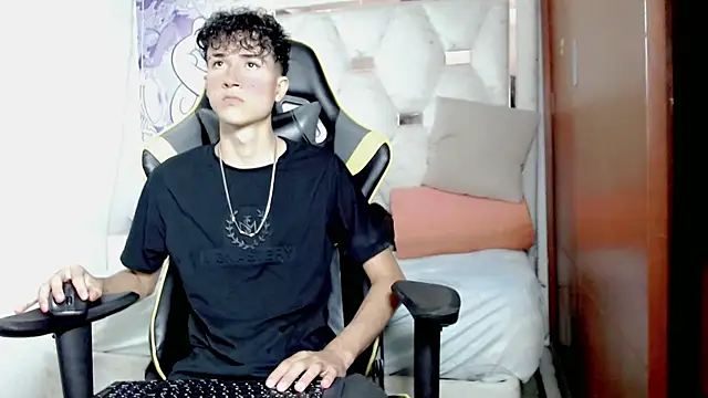 Snapshot of johnny_cagee chatting on December 2025 03:33:01 AM johnny cagee online show from December 2025 03:33:01 AM