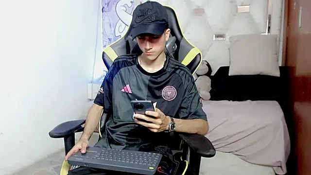 johnny cagee online show from January 2026 03:34:01 AM