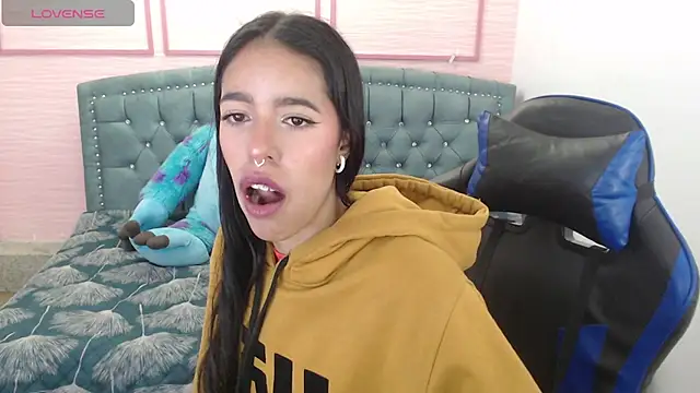 Snapshot of stephania_t chatting on January 2025 10:27:01 AM stephania t online show from January 2025 10:27:01 AM