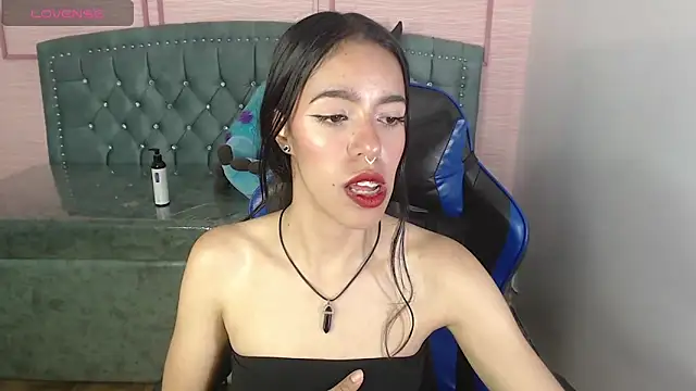 Snapshot of stephania_t chatting on February 2025 01:28:01 PM stephania t online show from February 2025 01:28:01 PM