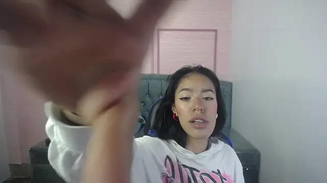 Snapshot of stephania_t chatting on March 2025 10:54:02 AM stephania t online show from March 2025 10:54:02 AM