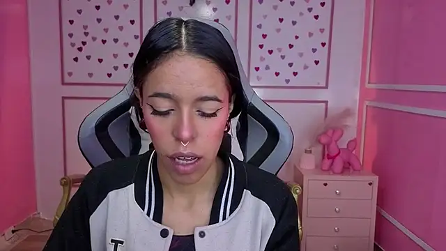 Snapshot of stephania_t chatting on November 2025 11:43:01 AM stephania t online show from November 2025 11:43:01 AM