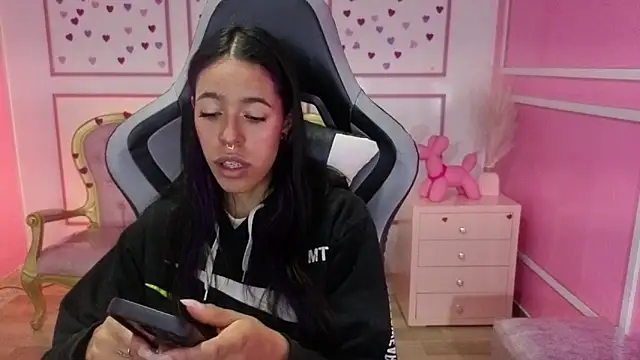 Snapshot of stephania_t chatting on November 2025 11:46:01 AM stephania t online show from November 2025 11:46:01 AM