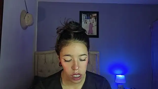 stephania t online show from April 2026 07:51:02 PM