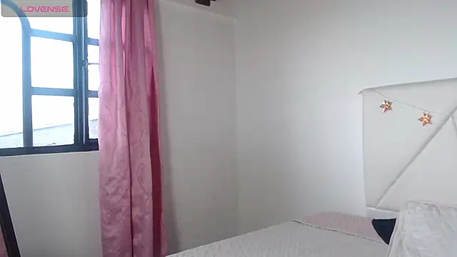 julz 03 online show from November 2025 12:05:02 PM