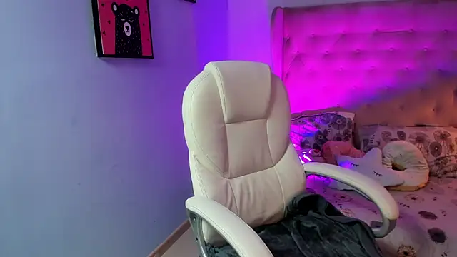 Snapshot of _Sophie__miller chatting on November 2025 08:20:02 PM Sophie miller online show from November 2025 08:20:02 PM