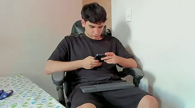 Snapshot of leo030809 chatting on December 2024 02:22:01 PM leo030809 online show from December 2024 02:22:01 PM