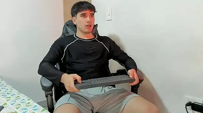 Snapshot of leo030809 chatting on December 2024 12:32:02 AM leo030809 online show from December 2024 12:32:02 AM