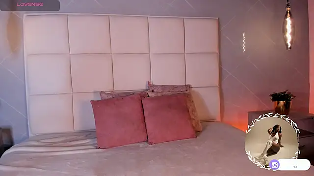 SaraMonroe1 online show from October 2025 11:30:02 AM