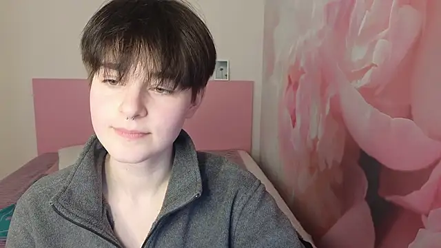 EmiliaYours online show from February 2025 04:04:01 PM