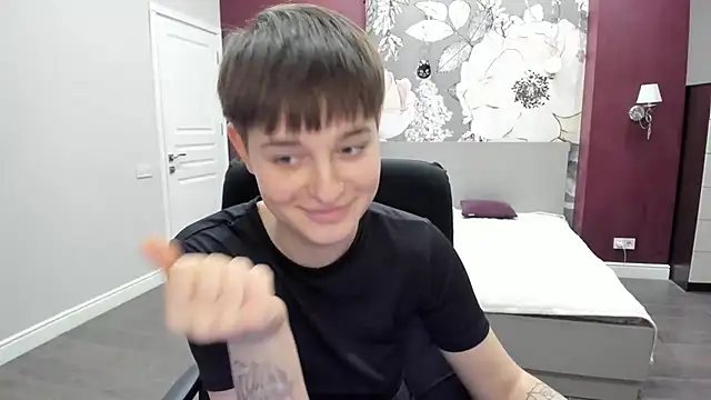 EmiliaYours online show from January 2026 05:27:02 PM