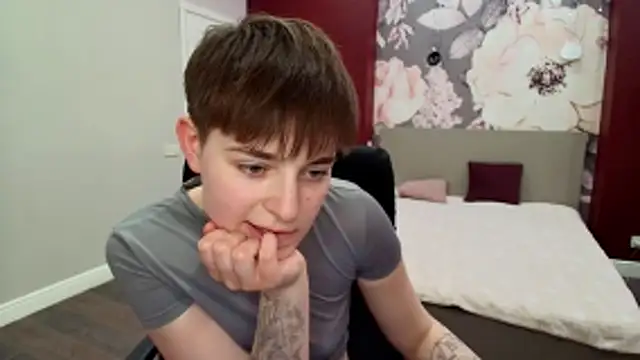 EmiliaYours online show from April 2026 02:57:01 PM