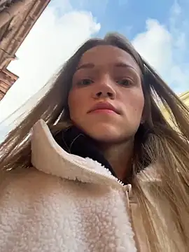 Snapshot of KitteCat chatting on October 2025 09:35:02 AM KitteCat online show from October 2025 09:35:02 AM