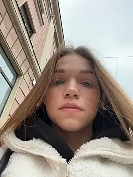 Snapshot of KitteCat chatting on November 2025 09:40:01 AM KitteCat online show from November 2025 09:40:01 AM