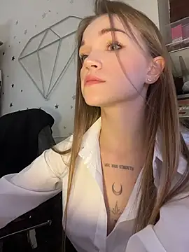 Snapshot of KitteCat chatting on November 2025 07:38:02 AM KitteCat online show from November 2025 07:38:02 AM