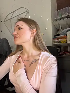 Snapshot of KitteCat chatting on November 2025 09:36:01 AM KitteCat online show from November 2025 09:36:01 AM