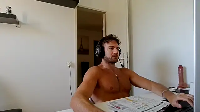 Snapshot of alpha-hunk chatting on May 2026 09:14:01 AM alpha-hunk online show from May 2026 09:14:01 AM
