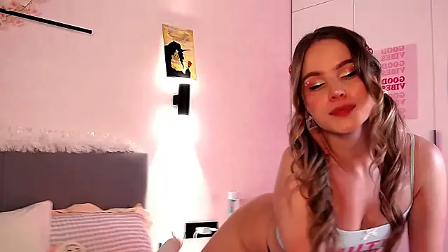 Snapshot of SIlviaBeyt chatting on November 2025 08:52:01 PM SIlviaBeyt online show from November 2025 08:52:01 PM