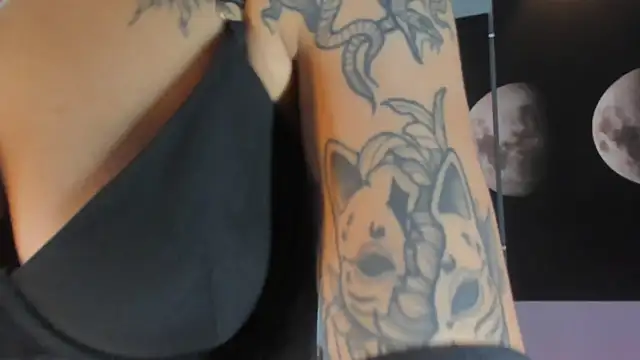 Snapshot of maddy_walker chatting on December 2024 09:00:02 PM maddy walker online show from December 2024 09:00:02 PM