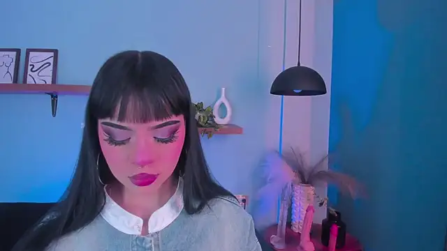 maddy walker online show from November 2025 01:21:02 PM