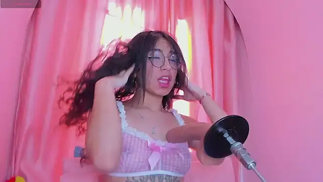 Snapshot of MadyJackson chatting on November 2025 12:27:02 PM MadyJackson online show from November 2025 12:27:02 PM