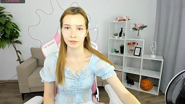 Snapshot of PolinaCherry chatting on December 2024 07:21:01 AM PolinaCherry online show from December 2024 07:21:01 AM