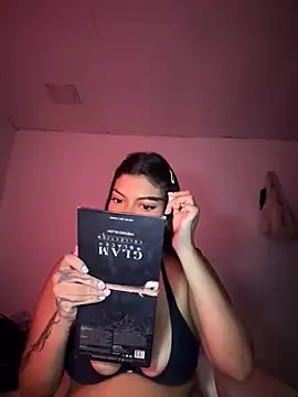 Snapshot of jennifer_oliveira chatting on December 2025 11:48:01 AM jennifer oliveira online show from December 2025 11:48:01 AM