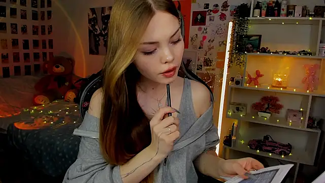 Snapshot of AkiraKatsu chatting on November 2025 10:15:01 AM AkiraKatsu online show from November 2025 10:15:01 AM