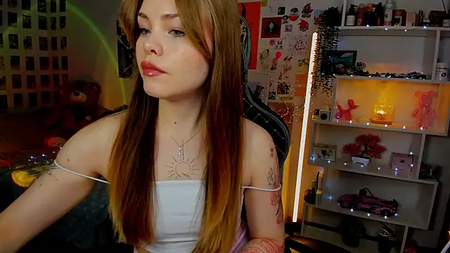 Snapshot of AkiraKatsu chatting on December 2025 10:20:02 AM AkiraKatsu online show from December 2025 10:20:02 AM