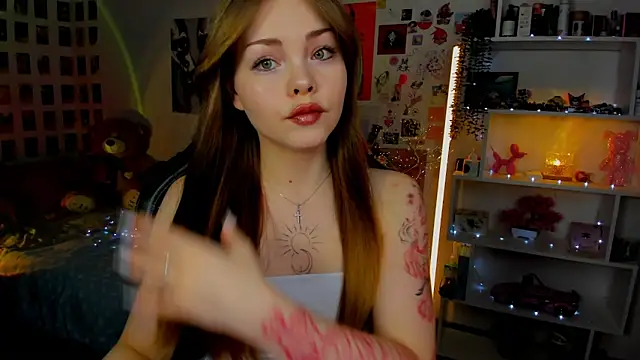 Snapshot of AkiraKatsu chatting on December 2025 11:06:01 AM AkiraKatsu online show from December 2025 11:06:01 AM