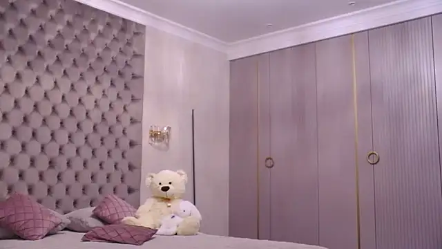 TianaPosh online show from September 2025 07:36:01 PM