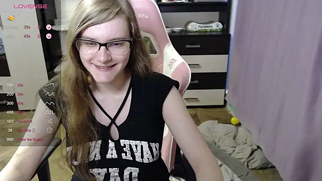 Snapshot of Tomato_Tease chatting on October 2025 02:07:02 PM Tomato Tease online show from October 2025 02:07:02 PM