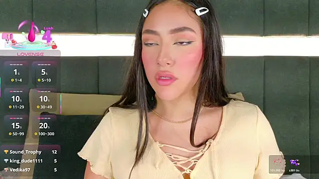 nicolle pierce online show from November 2025 01:55:01 PM