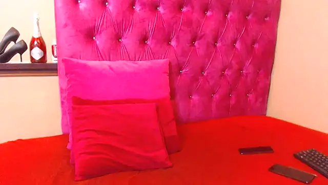 Snapshot of kittykhloe22 chatting on February 2025 09:45:01 AM kittykhloe22 online show from February 2025 09:45:01 AM