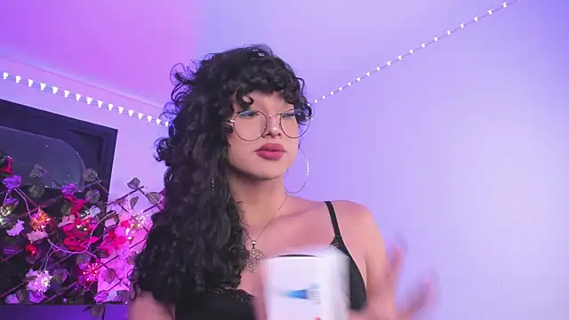 Snapshot of Heka_Prudence chatting on December 2024 04:45:01 AM Heka Prudence online show from December 2024 04:45:01 AM