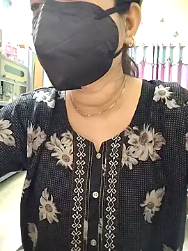 Snapshot of Royalgirl667 chatting on December 2024 01:36:01 AM Royalgirl667 online show from December 2024 01:36:01 AM