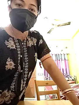 Snapshot of Royalgirl667 chatting on December 2024 05:48:01 AM Royalgirl667 online show from December 2024 05:48:01 AM