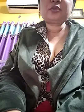 Snapshot of Royalgirl667 chatting on December 2024 04:37:01 PM Royalgirl667 online show from December 2024 04:37:01 PM