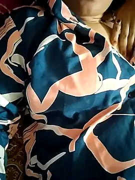 Snapshot of Royalgirl667 chatting on December 2024 08:40:02 AM Royalgirl667 online show from December 2024 08:40:02 AM