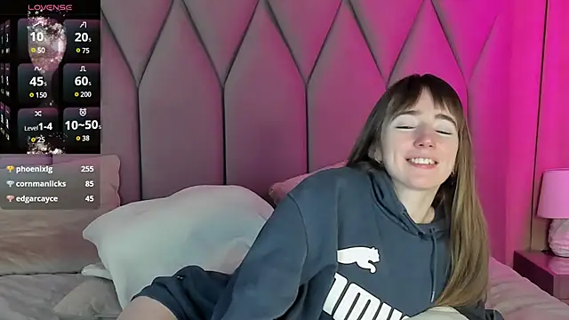 Snapshot of MillicentFarrell chatting on February 2025 10:02:02 PM MillicentFarrell online show from February 2025 10:02:02 PM