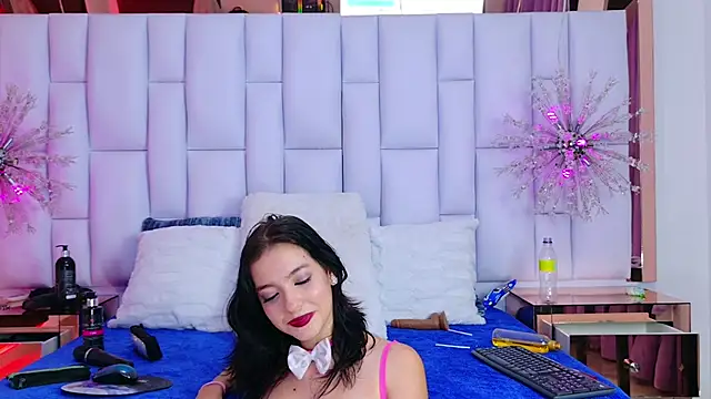 LiliFox18 online show from December 2024 10:25:02 PM