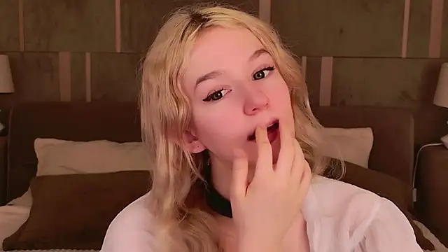 Snapshot of NaomiLoys chatting on March 2025 04:17:02 AM NaomiLoys online show from March 2025 04:17:02 AM