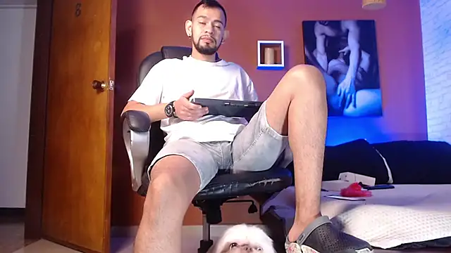 Snapshot of Bedobigcock chatting on December 2024 04:31:01 PM Bedobigcock online show from December 2024 04:31:01 PM