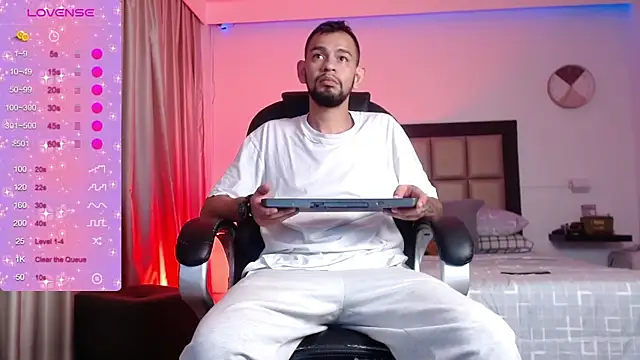 Snapshot of Bedobigcock chatting on December 2024 10:23:01 PM Bedobigcock online show from December 2024 10:23:01 PM