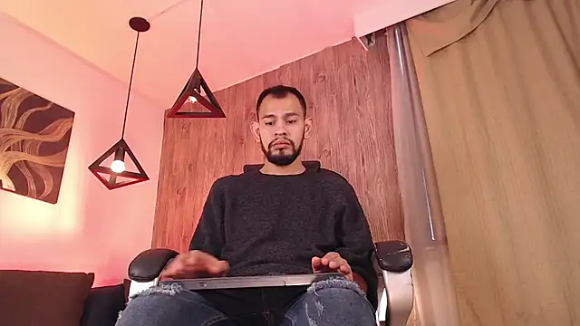 Snapshot of Bedobigcock chatting on January 2025 05:03:01 PM Bedobigcock online show from January 2025 05:03:01 PM