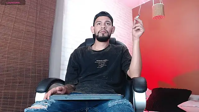 Snapshot of Bedobigcock chatting on February 2025 12:40:02 AM Bedobigcock online show from February 2025 12:40:02 AM