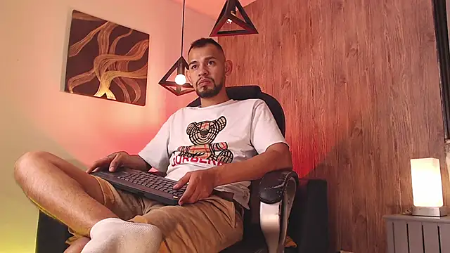 Snapshot of Bedobigcock chatting on February 2025 01:54:01 AM Bedobigcock online show from February 2025 01:54:01 AM